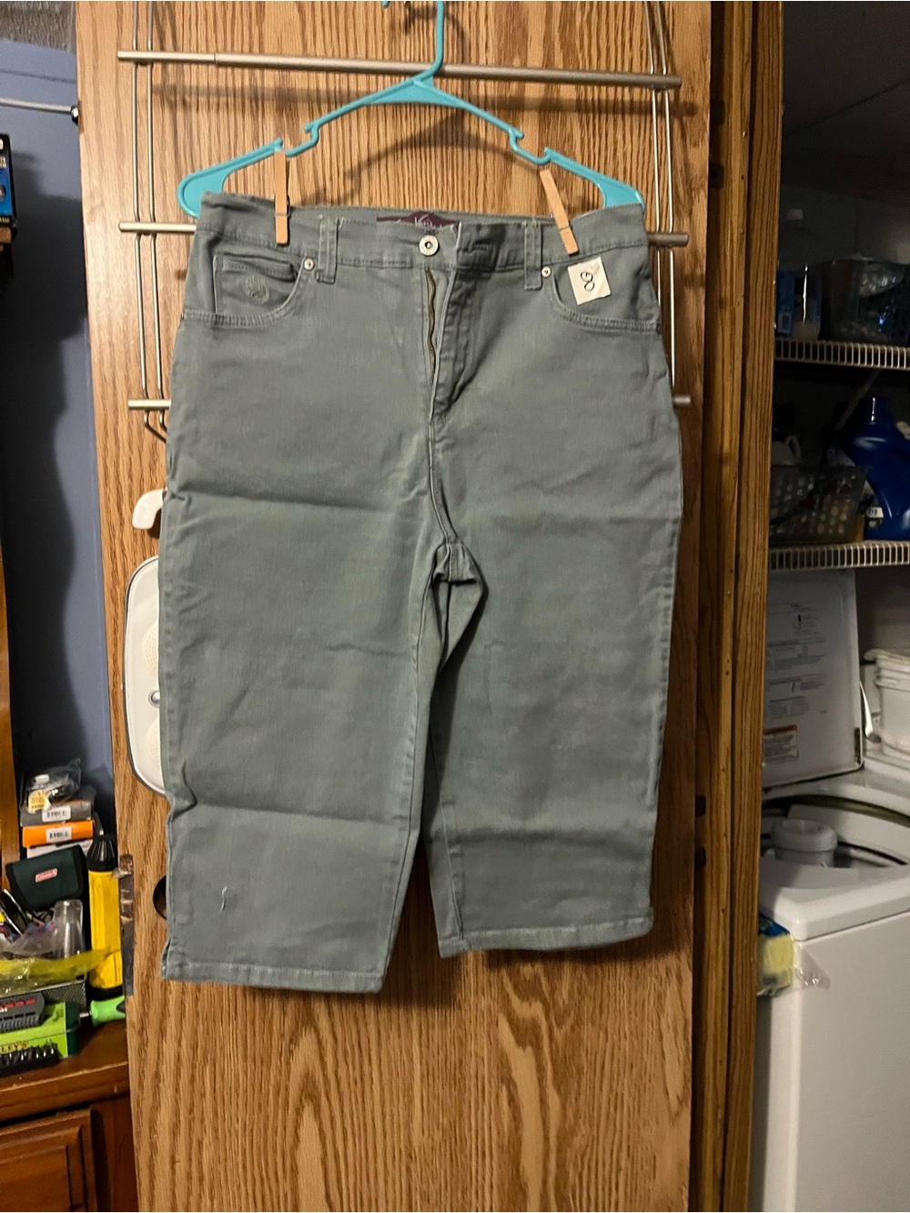 Gloria Vanderbilt Muted Sage Green Capri Pants